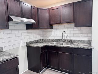 8700 W 7 MILE Road, Detroit, MI 48221