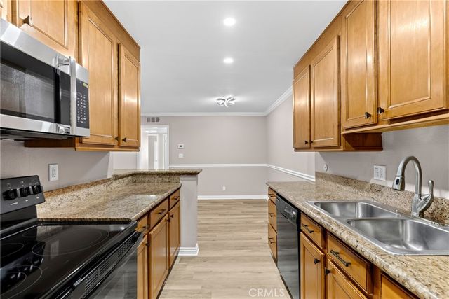 5320 Zelzah Ave. 214, Encino, CA 91316