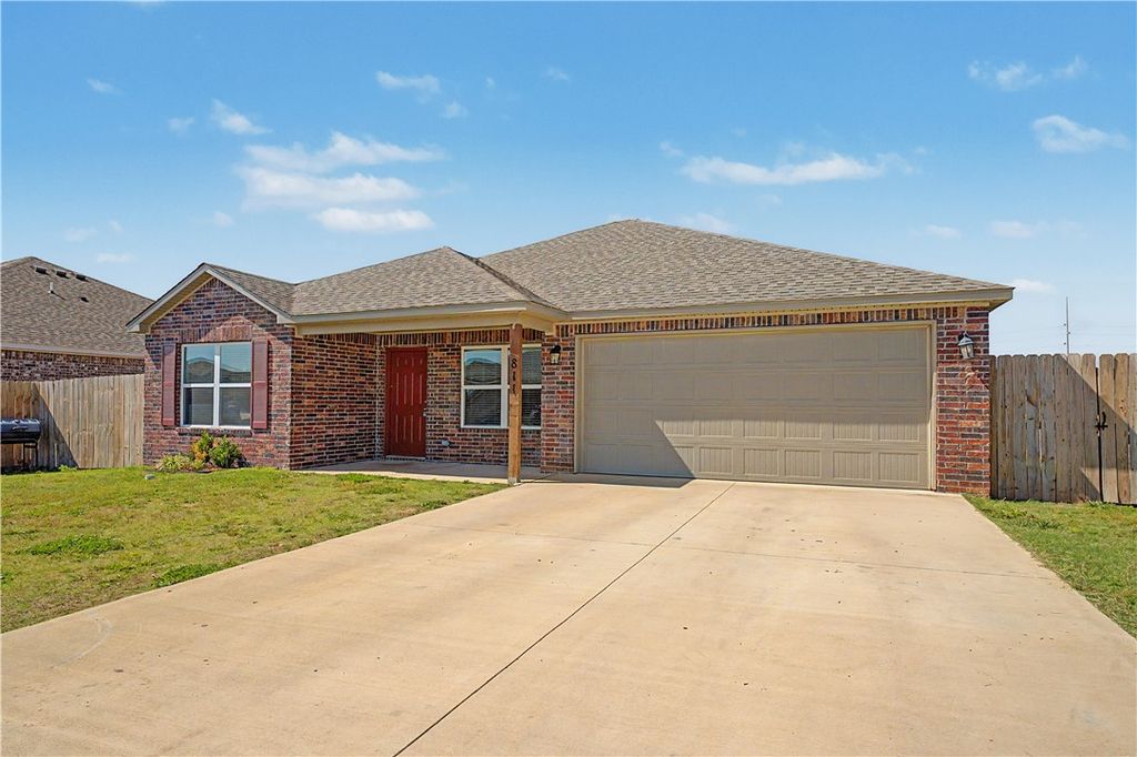 811 Tanner Drive, Siloam Springs, AR 72761