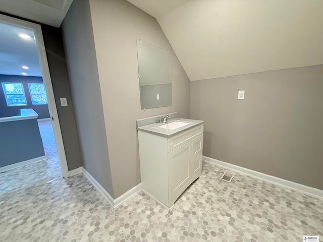 1920 S 11 Street, Lincoln, NE 68502