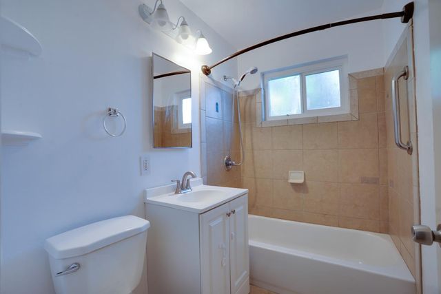 127 W Loretta Avenue, Stockton, CA 95207