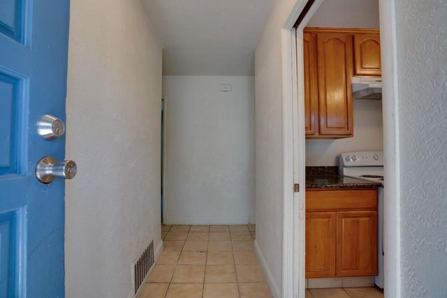 127 W Loretta Avenue, Stockton, CA 95207