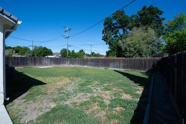 127 W Loretta Avenue, Stockton, CA 95207