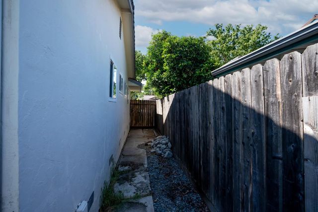 127 W Loretta Avenue, Stockton, CA 95207