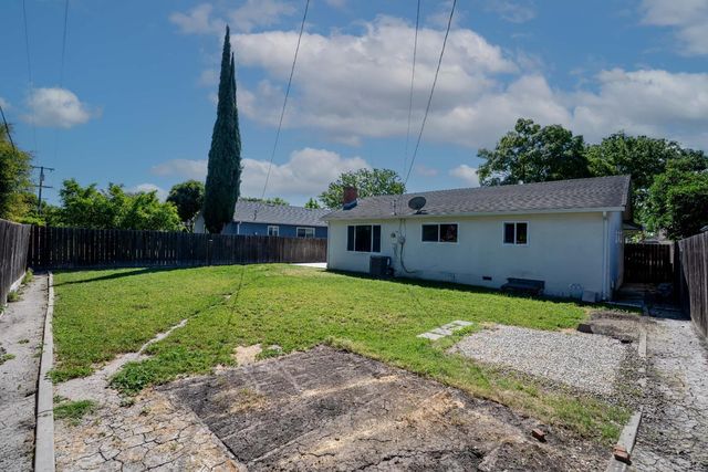 127 W Loretta Avenue, Stockton, CA 95207