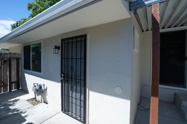 127 W Loretta Avenue, Stockton, CA 95207