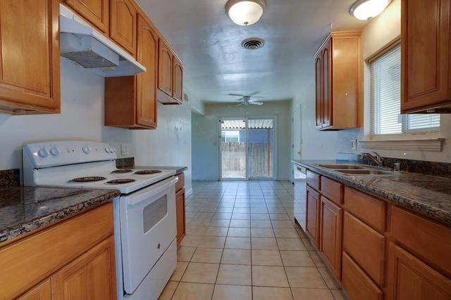 127 W Loretta Avenue, Stockton, CA 95207