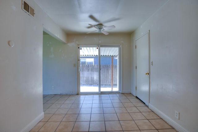 127 W Loretta Avenue, Stockton, CA 95207