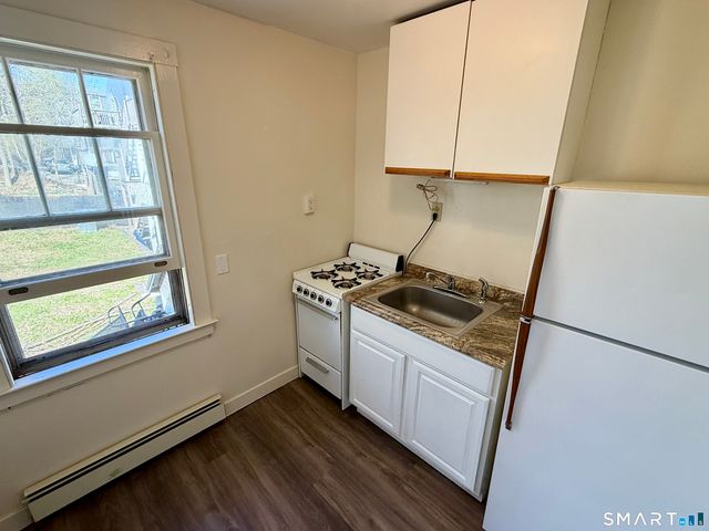 23 Farnham Avenue 2nd Floor Rear, Torrington, CT 06790