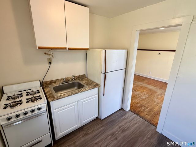 23 Farnham Avenue 2nd Floor Rear, Torrington, CT 06790