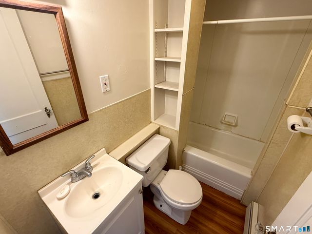 23 Farnham Avenue 2nd Floor Rear, Torrington, CT 06790