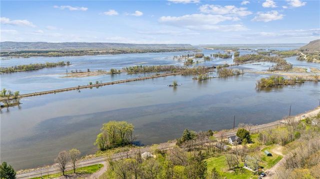 260 State Road 35, Alma, WI 54610