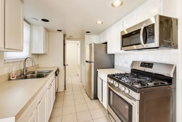 1018 Pheasant Run Lane, Aurora, IL 60504