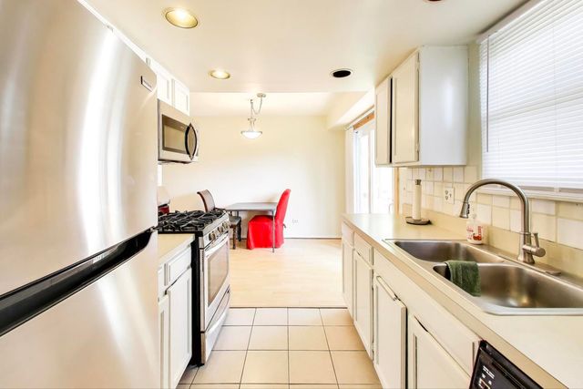 1018 Pheasant Run Lane, Aurora, IL 60504