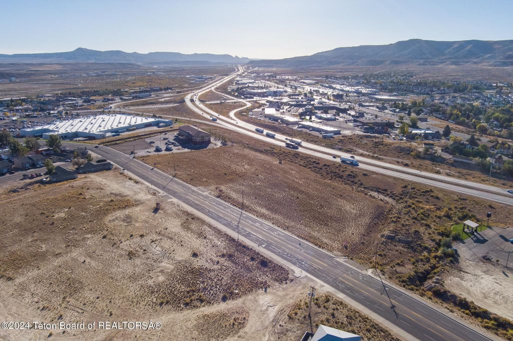 W GATEWAY Boulevard, Rock Springs, WY 82901 photo 2