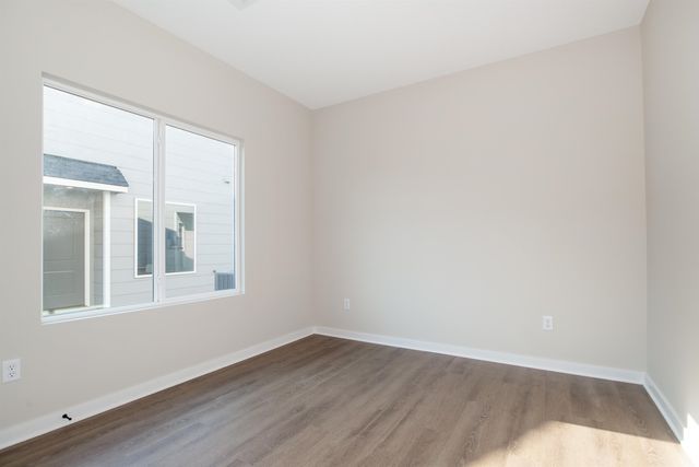 5510-5512 N Sandkey Ct, Wichita, KS 67204