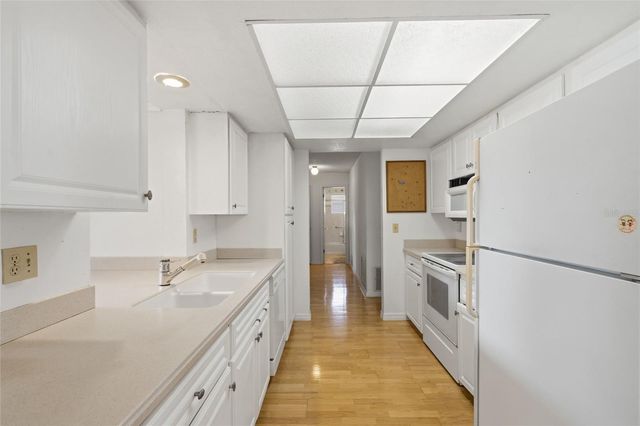 4662 BEACON DRIVE, Sarasota, FL 34232