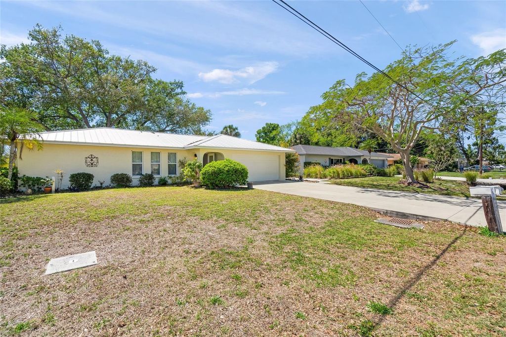 4662 BEACON DRIVE, Sarasota, FL 34232