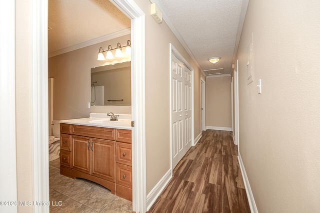 8100 Ocean Springs Road, Ocean Springs, MS 39564