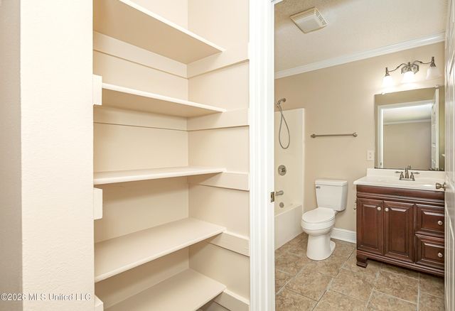 8100 Ocean Springs Road, Ocean Springs, MS 39564