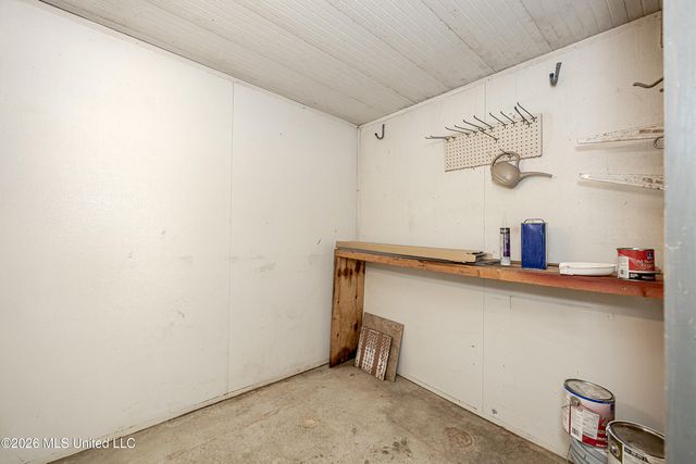 8100 Ocean Springs Road, Ocean Springs, MS 39564