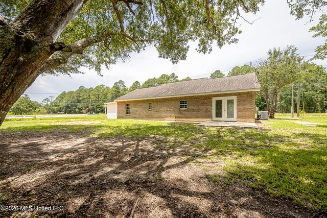 8100 Ocean Springs Road, Ocean Springs, MS 39564