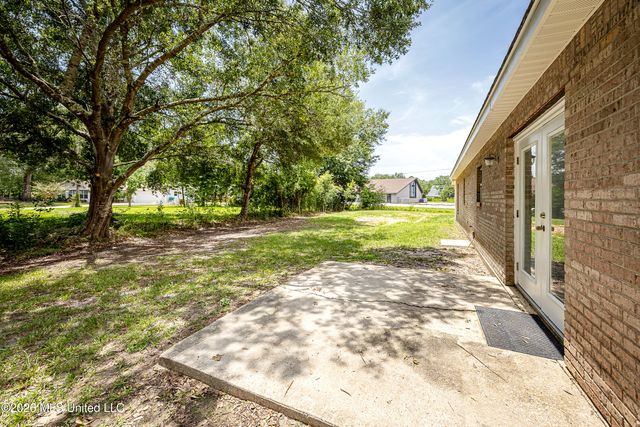 8100 Ocean Springs Road, Ocean Springs, MS 39564