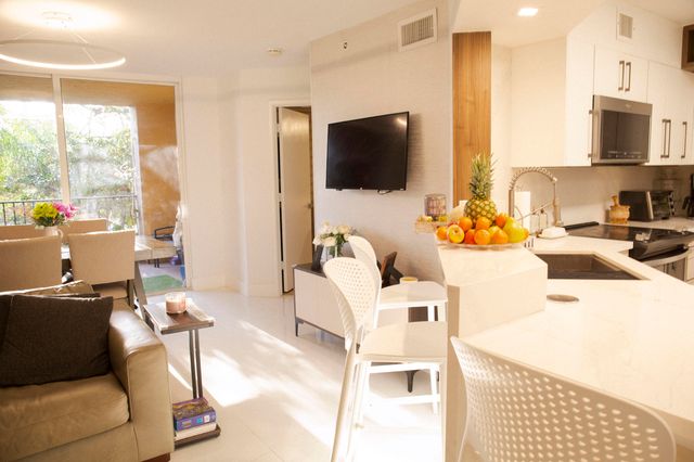 800 Scotia Drive 203, Hypoluxo, FL 33462