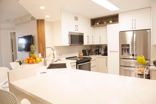 800 Scotia Drive 203, Hypoluxo, FL 33462