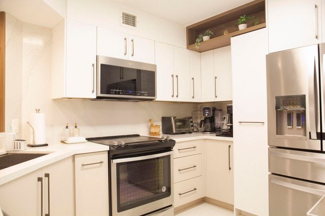 800 Scotia Drive 203, Hypoluxo, FL 33462