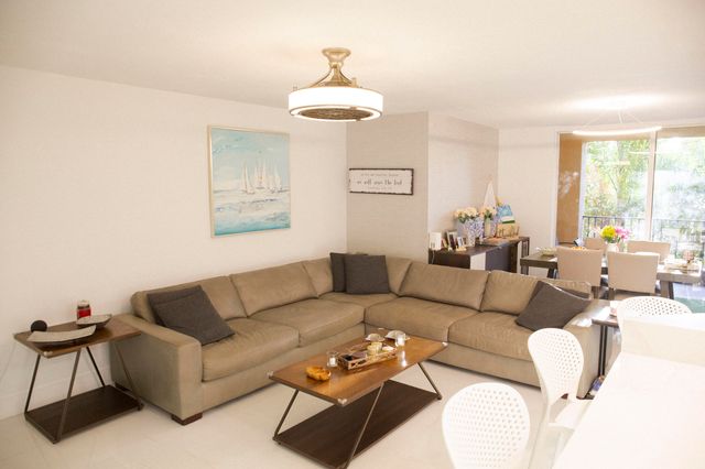 800 Scotia Drive 203, Hypoluxo, FL 33462