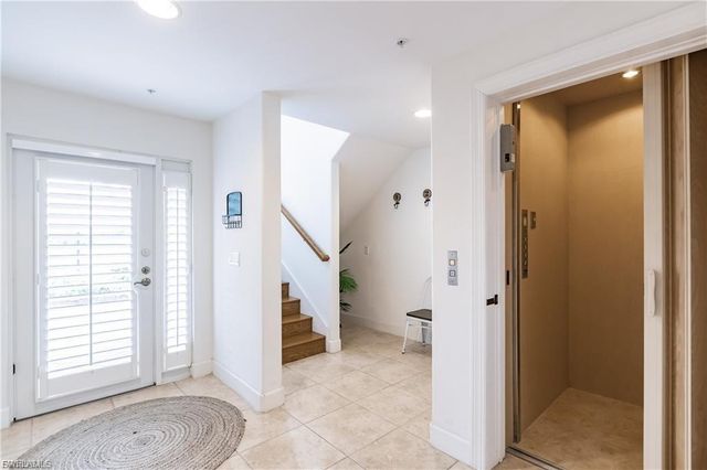 572 11th AVE S 2, Naples, FL 34102