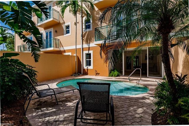 572 11th AVE S 2, Naples, FL 34102