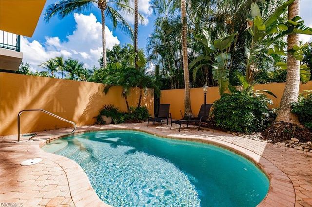 572 11th AVE S 2, Naples, FL 34102