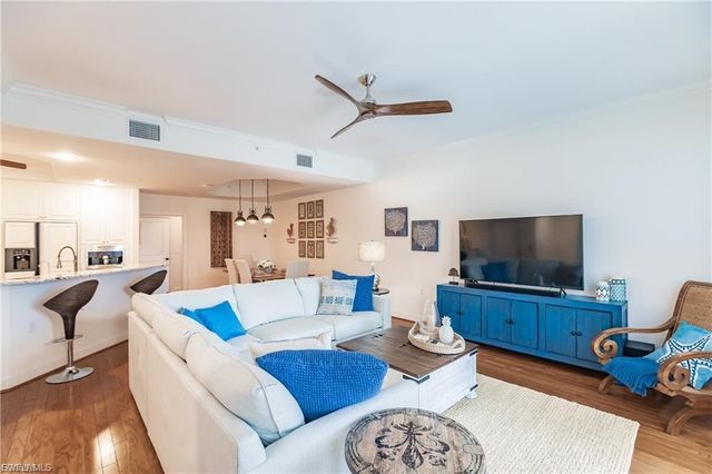 572 11th AVE S 2, Naples, FL 34102