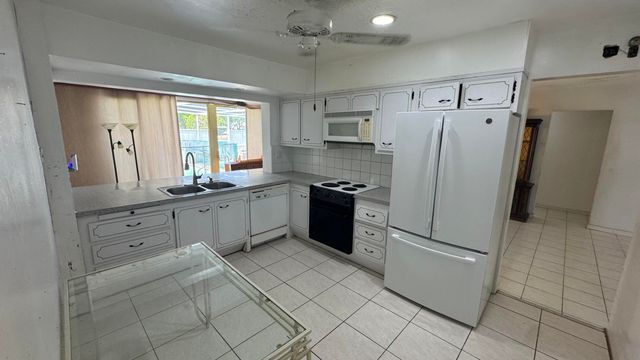 5401 W Park Road, Hollywood, FL 33021