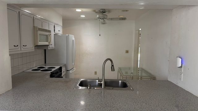 5401 W Park Road, Hollywood, FL 33021