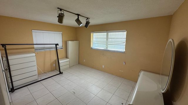 5401 W Park Road, Hollywood, FL 33021