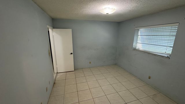 5401 W Park Road, Hollywood, FL 33021