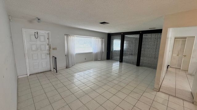 5401 W Park Road, Hollywood, FL 33021