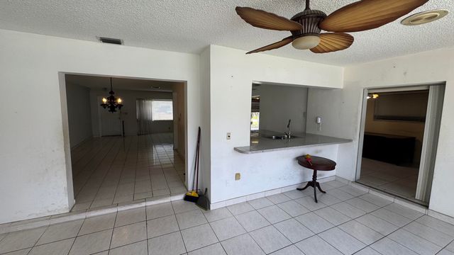 5401 W Park Road, Hollywood, FL 33021