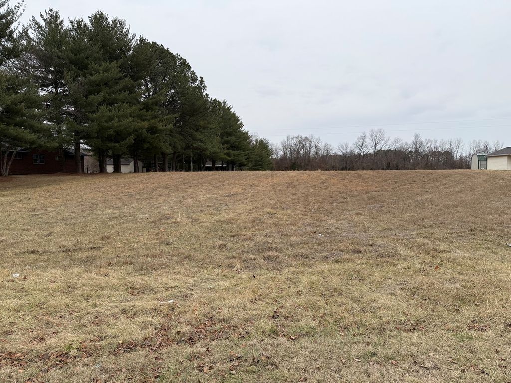 Image 2 of property listing at 2019 W MAIN Street, Salem, IL 62881