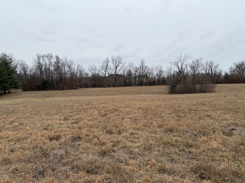 Image 4 of property listing at 2019 W MAIN Street, Salem, IL 62881