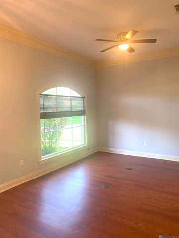 850 Troutbeck Dr, Baton Rouge, LA 70810