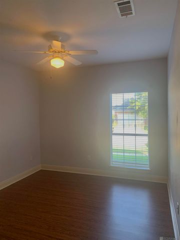 850 Troutbeck Dr, Baton Rouge, LA 70810