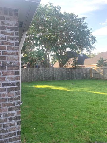 850 Troutbeck Dr, Baton Rouge, LA 70810