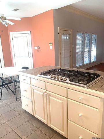 850 Troutbeck Dr, Baton Rouge, LA 70810