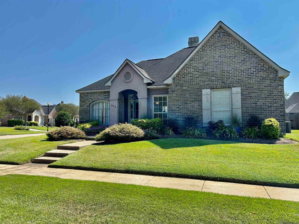 850 Troutbeck Dr, Baton Rouge, LA 70810