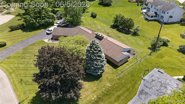 7174 Meadowvue Drive, Grand Blanc, MI 48439