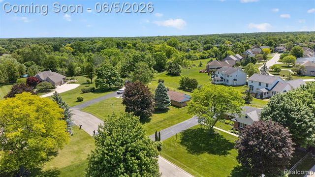 7174 Meadowvue Drive, Grand Blanc, MI 48439